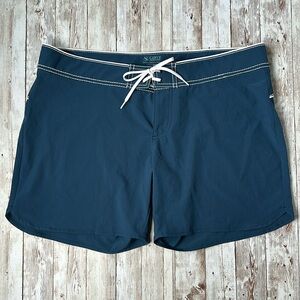 Carve Designs Board Shorts sz 10 Womans Blue White 6" Noosa Beach Swim Vacation